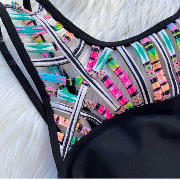 Top and Bottom Bikini 👙 - Picture 2 of 5